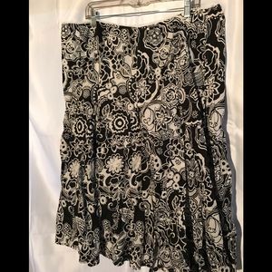 Women’s black and white cotton skirt 22W
